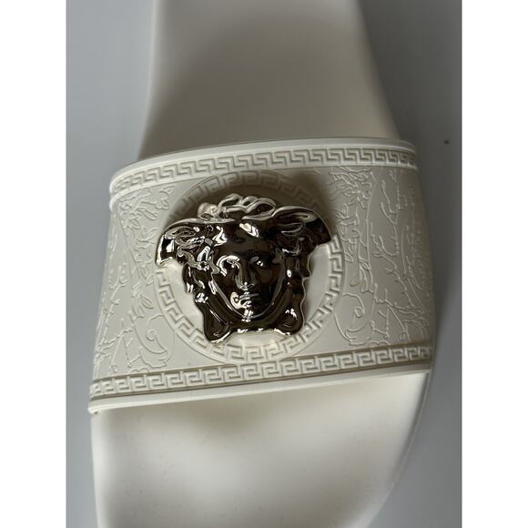 NIB $425 Versace Medusa Head Slides Sandals White 8.5 US (38.5 Eu) DSR262CN IT - Picture 9 of 14